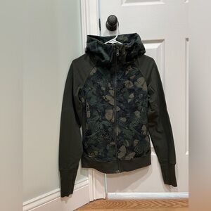 Green floral print Lululemon scuba. Excellent used condition.